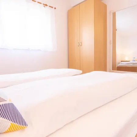 Steko * マカルスカ